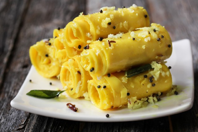 khandvi in white color plate.