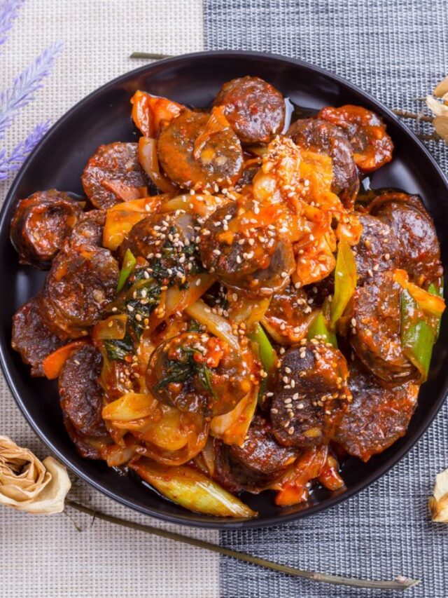Soondae Bokkeum in black color plate.